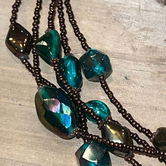 Glass Beads On 5 Strands With Copper Colored Sead Beads - Picture 3 of 6